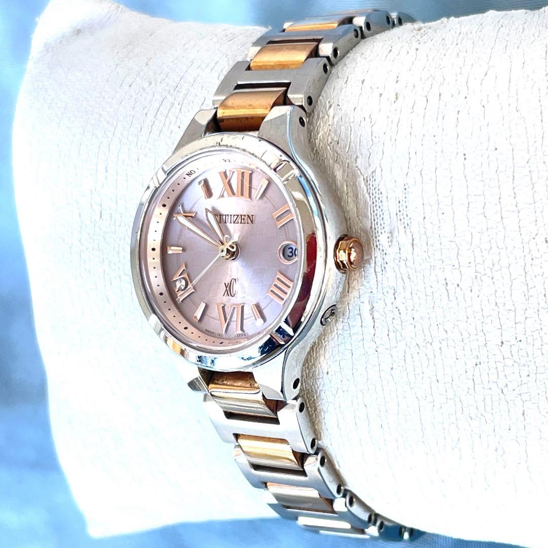 美品❣クロスシーxC　チタンミニソル　ピンク文字盤　H058　電波ソーラー　稼働