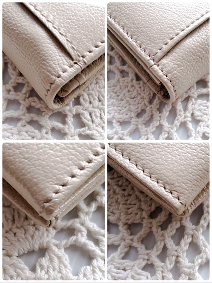 新品同様　サルヴァトーレフェラガモ長財布 ゴールド金具 ベージュ