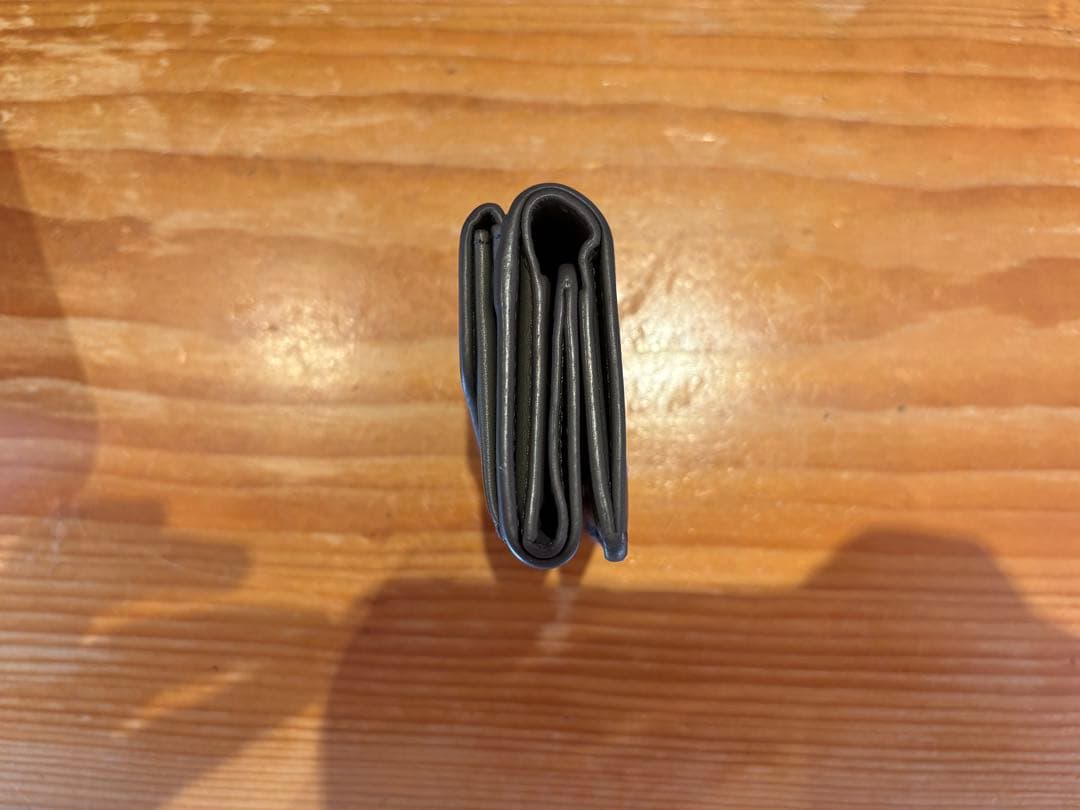 一*休様 22AWメゾンマルジェラ　グラファイト グレー カーフレザー3つ折り