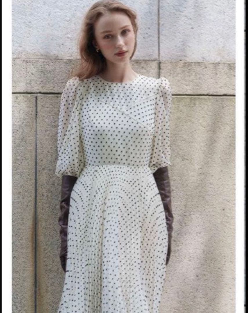 acka ドットプリーツワンピース