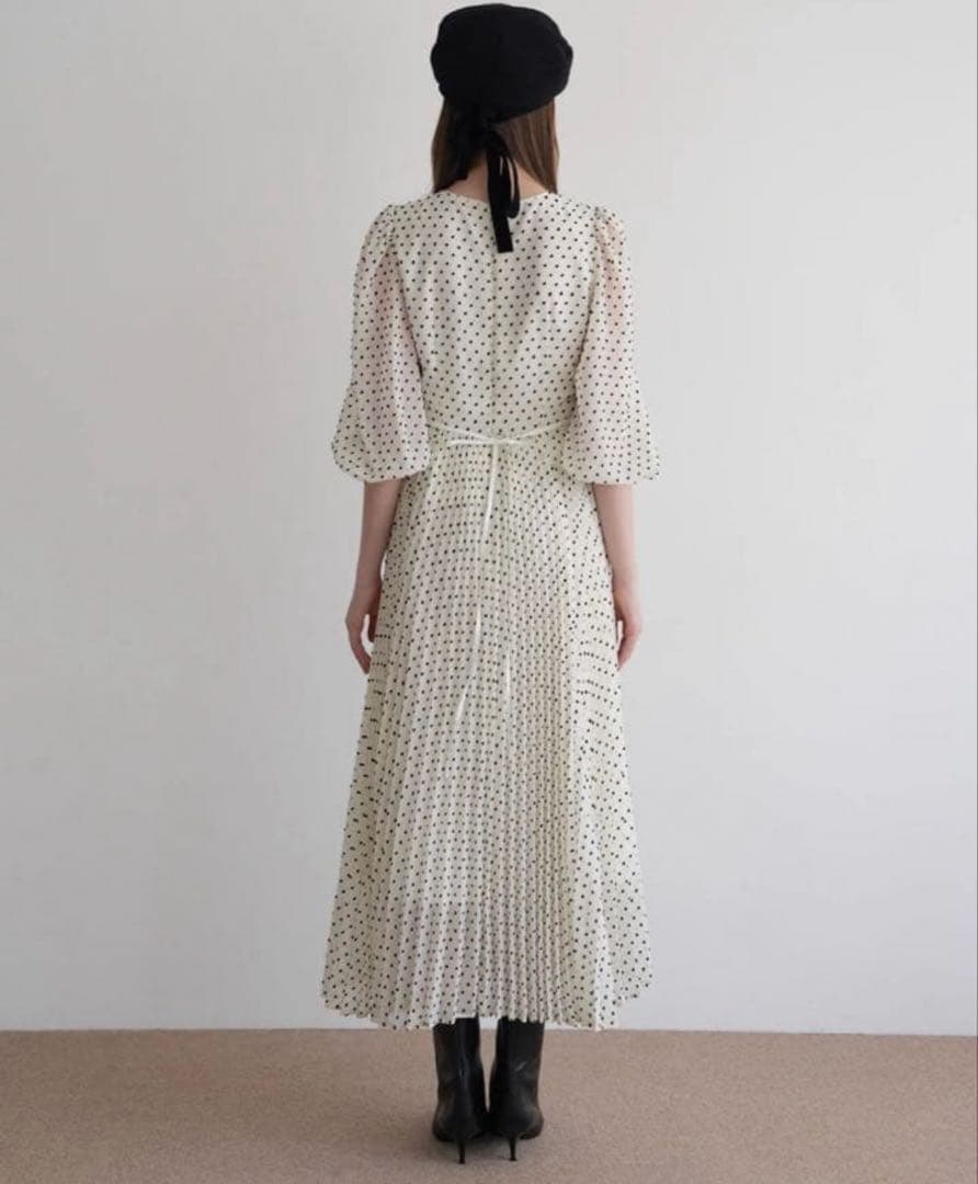 acka ドットプリーツワンピース