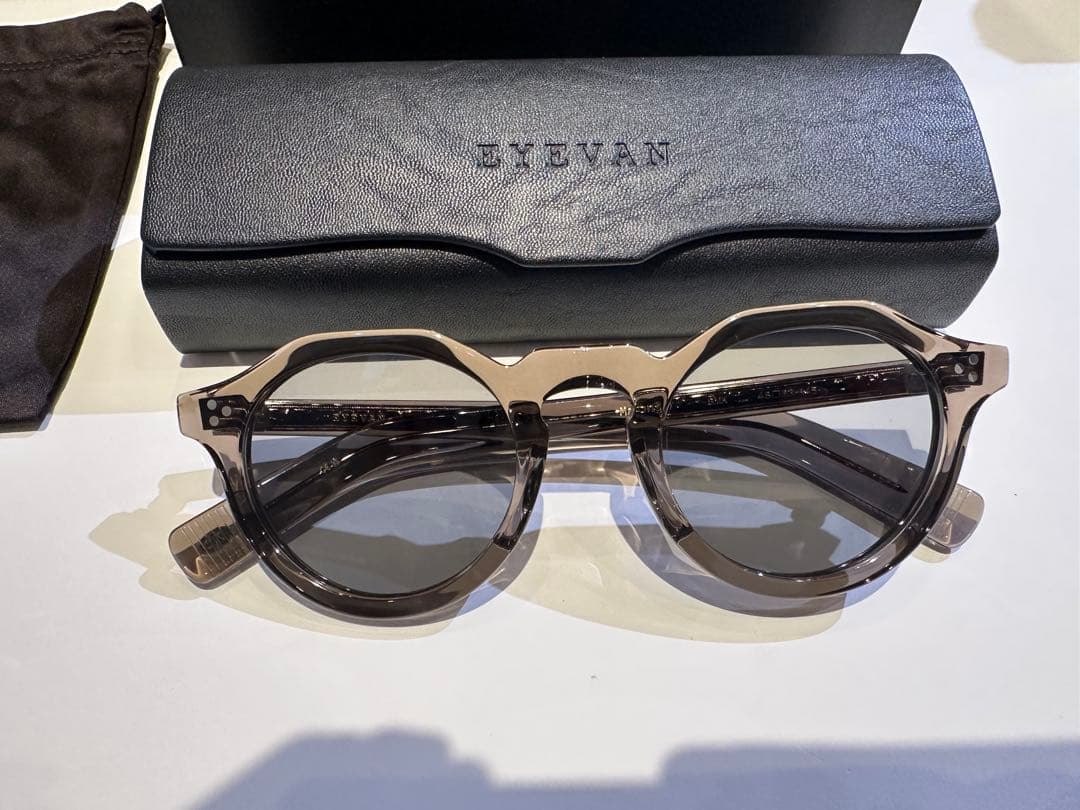 もんちっち　EYEVAN MASON グレー サングラス