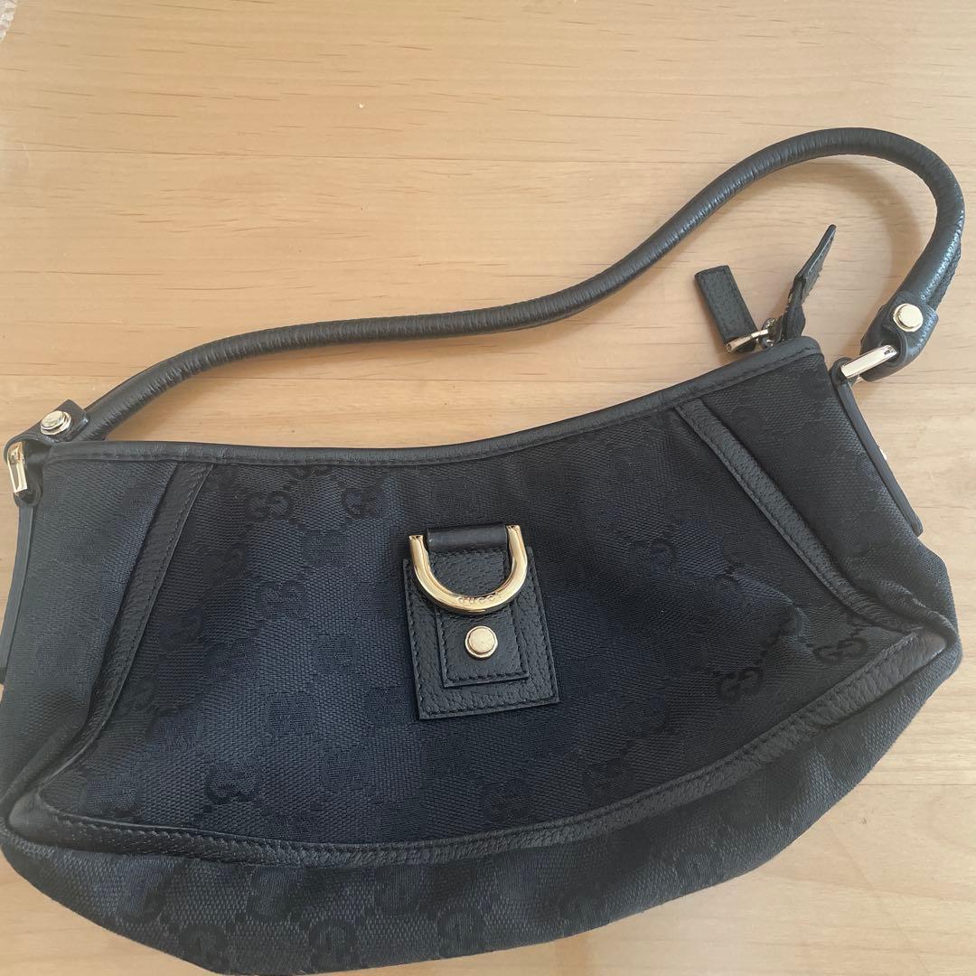 GUCCI ブラックキャンバスショルダーバッグ