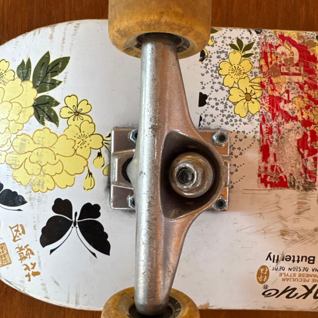 インペリアル　8．0インチ　花柄スケートボード VENTUREロートラック