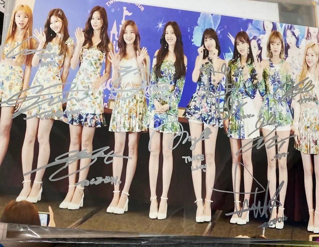 TWICE サイン　直筆 A4 写真