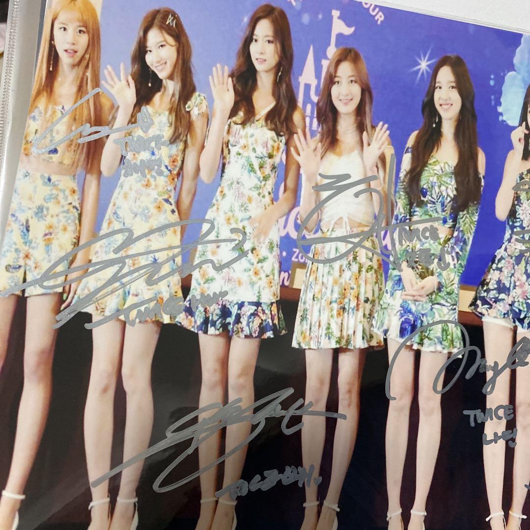 TWICE サイン　直筆 A4 写真