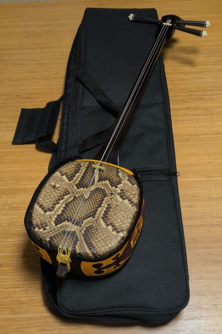 三線 本体 蛇皮 ケース付