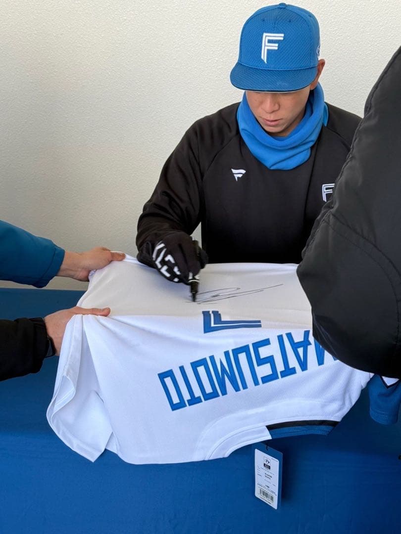 メ*6様 直筆サイン入り2024春季キャンプボール　伊藤大海　貴重！最多勝！最高