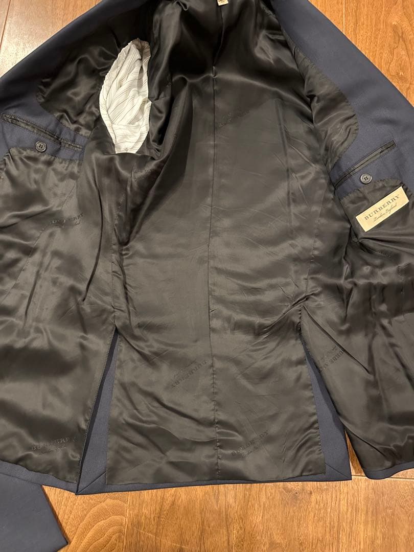 BURBERRY ネイビー スーツ【羊毛100 （ラムウール）】