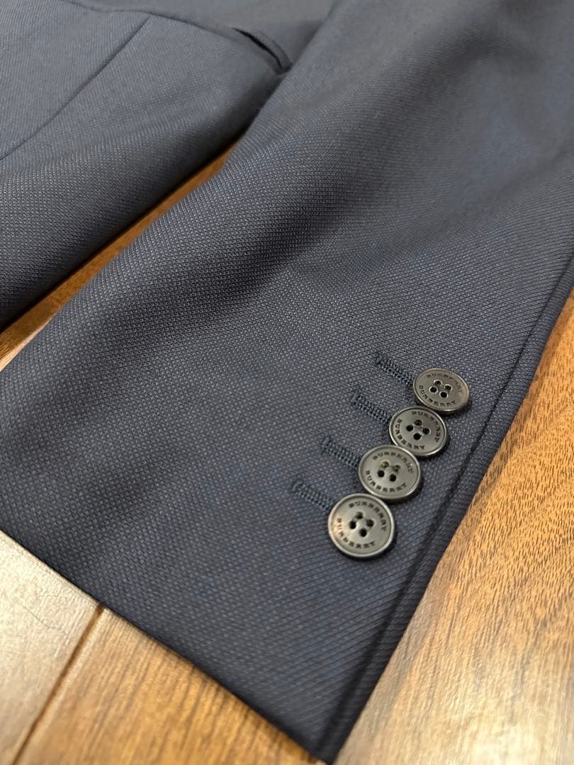 BURBERRY ネイビー スーツ【羊毛100 （ラムウール）】