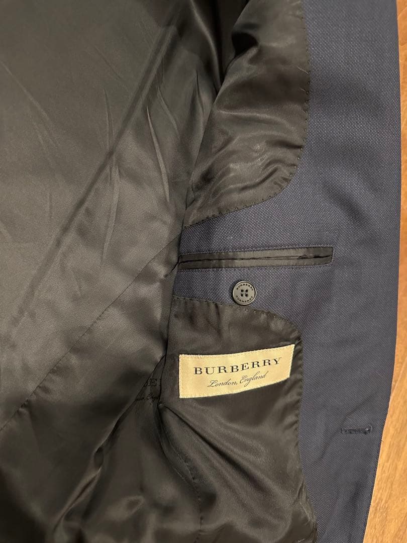 BURBERRY ネイビー スーツ【羊毛100 （ラムウール）】
