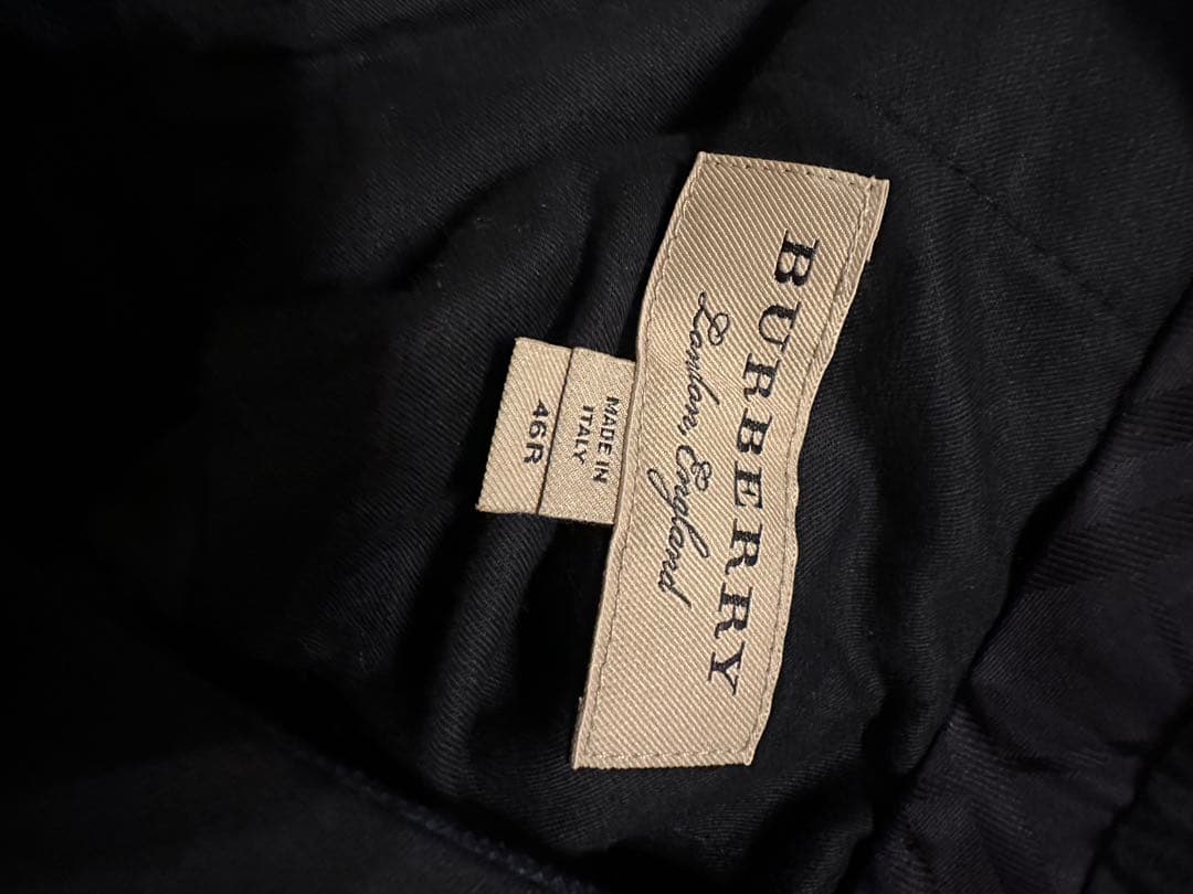 BURBERRY ネイビー スーツ【羊毛100 （ラムウール）】