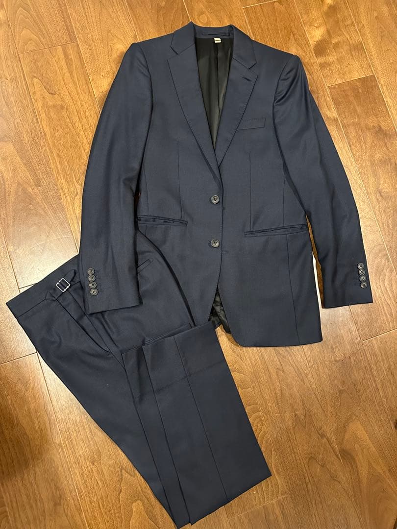 BURBERRY ネイビー スーツ【羊毛100 （ラムウール）】