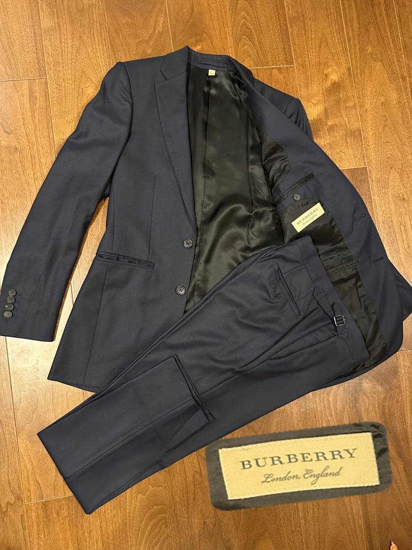 BURBERRY ネイビー スーツ【羊毛100 （ラムウール）】