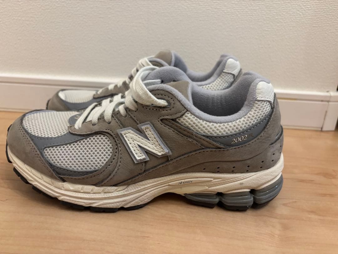 靴 new balance 2002R 23.5