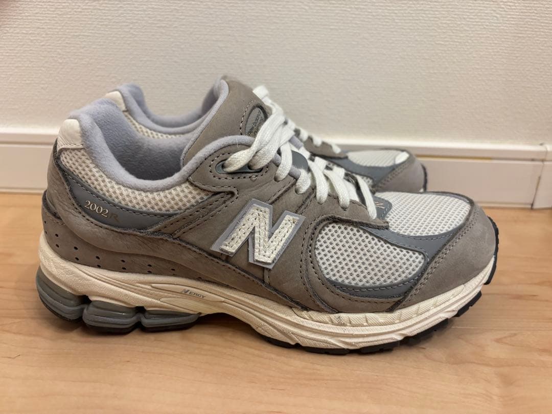 靴 new balance 2002R 23.5