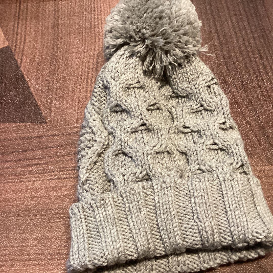 MONCLER グレー ニット帽 ポンポン付き