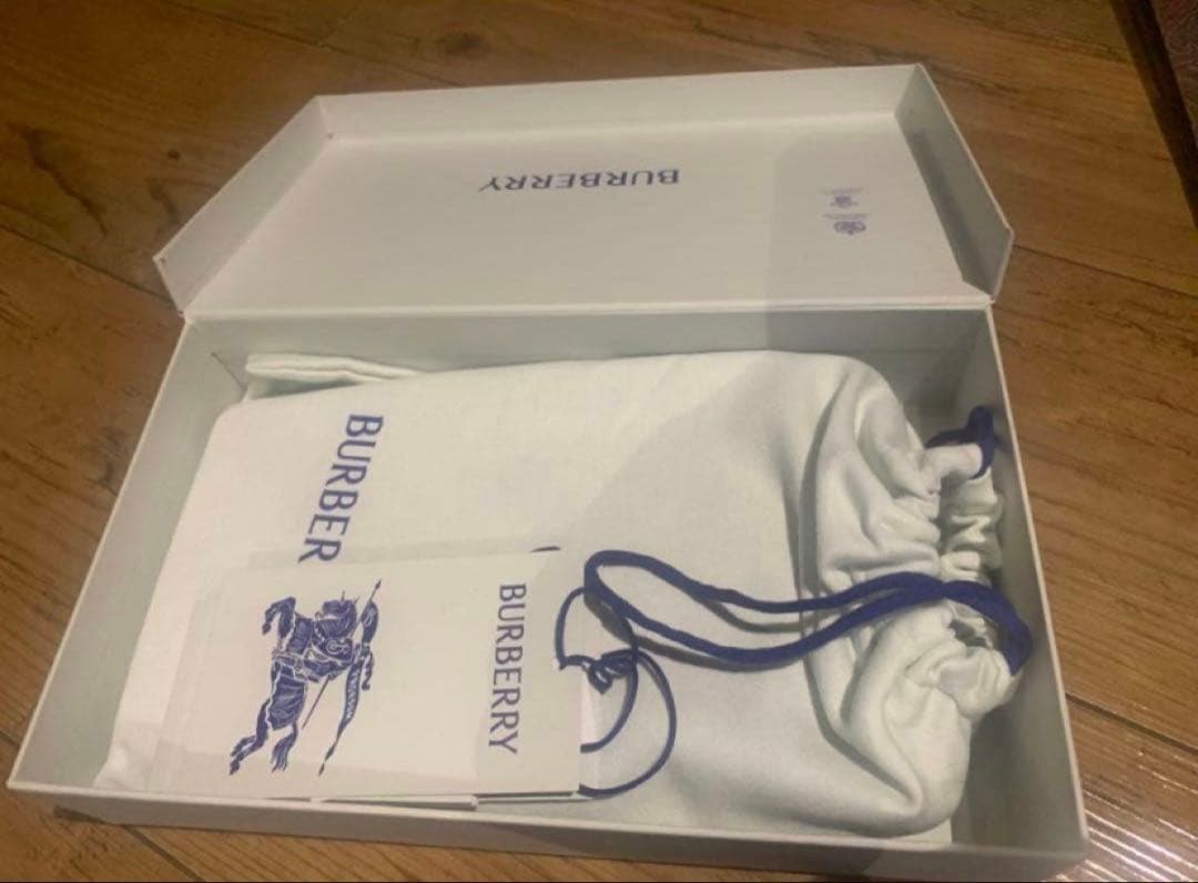 ★バーバリー BURBERRY 財布 ラウンドファスナー　長財布★