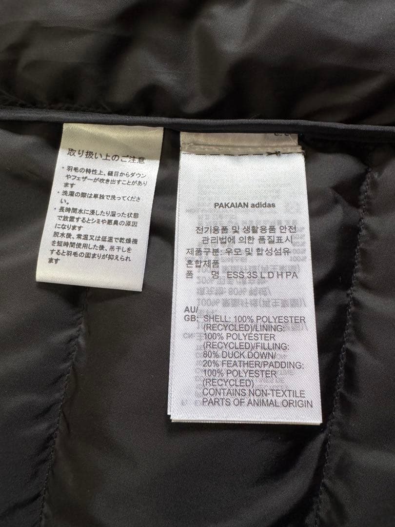 adidas フード付きブラックダウンジャケット