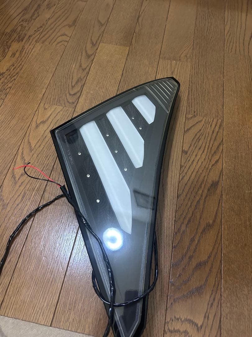 20アルファード ヴェルファイアクリスタルアイLEDテールランプ スモークレンズ