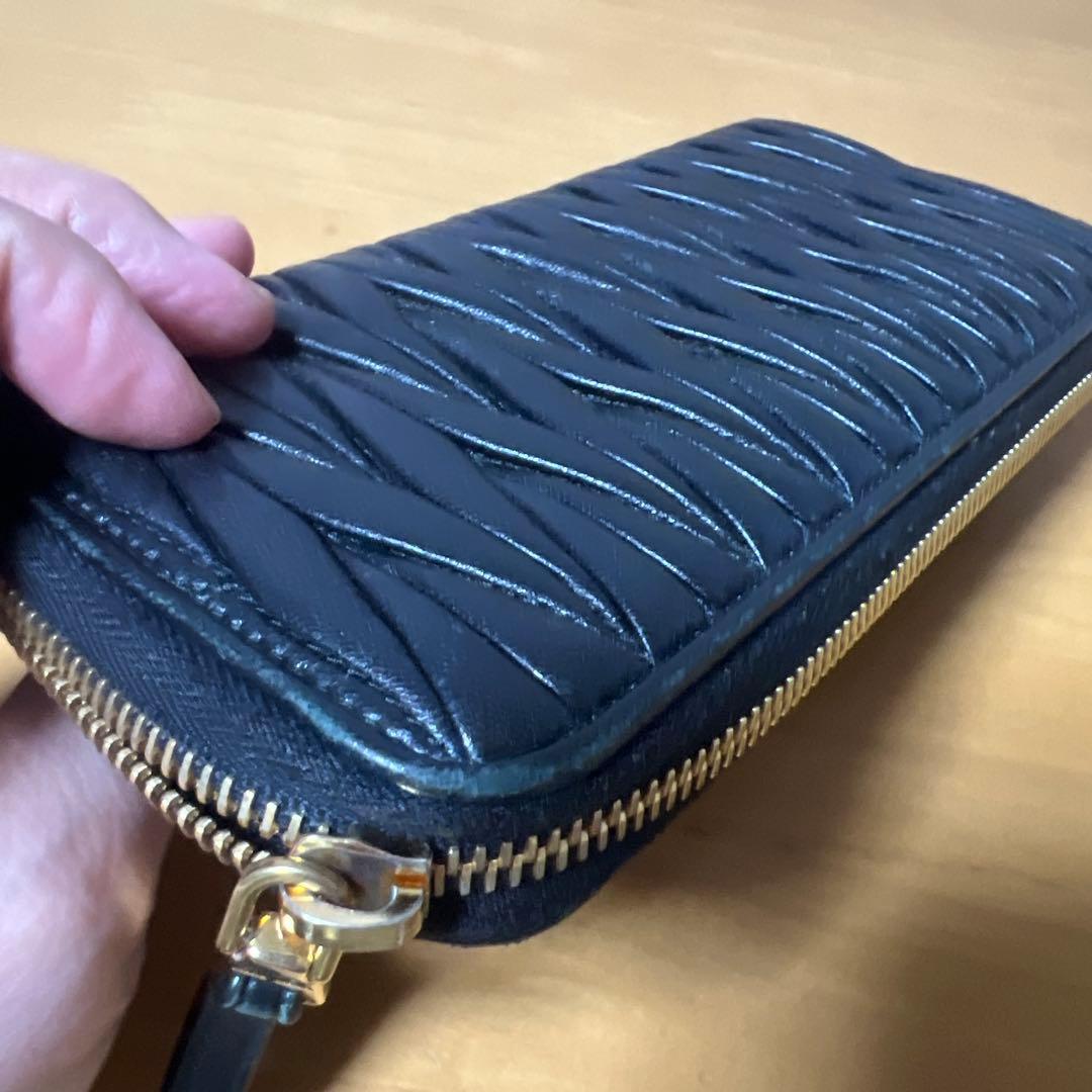 miu miu 黒 キルティング 長財布
