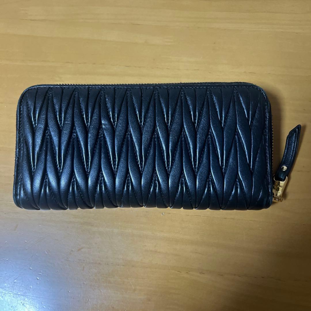 miu miu 黒 キルティング 長財布