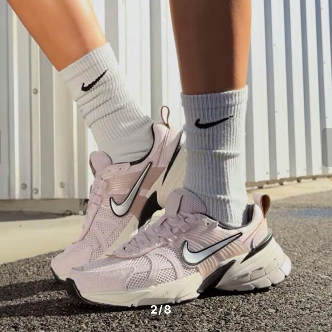 美品 NIKE FN6703-001 スモーキーピンク スニーカー 24.5cm