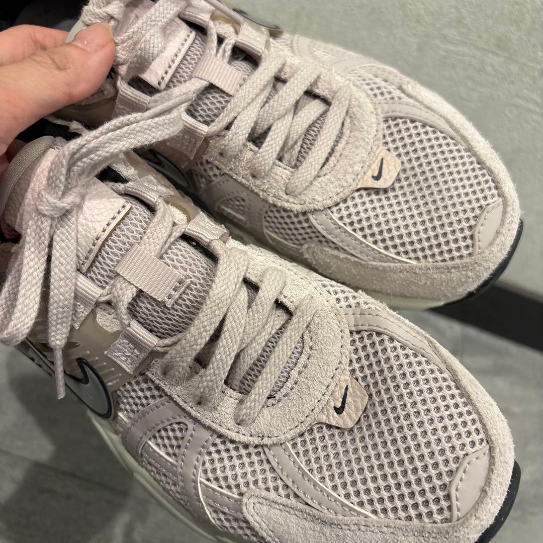 美品 NIKE FN6703-001 スモーキーピンク スニーカー 24.5cm