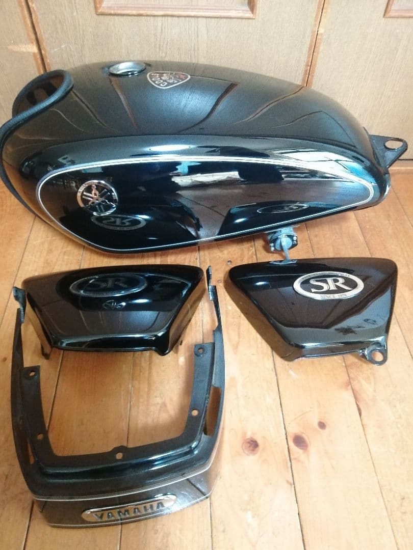 Yamaha SR400純正タンク サイドカバーシートカウルセット