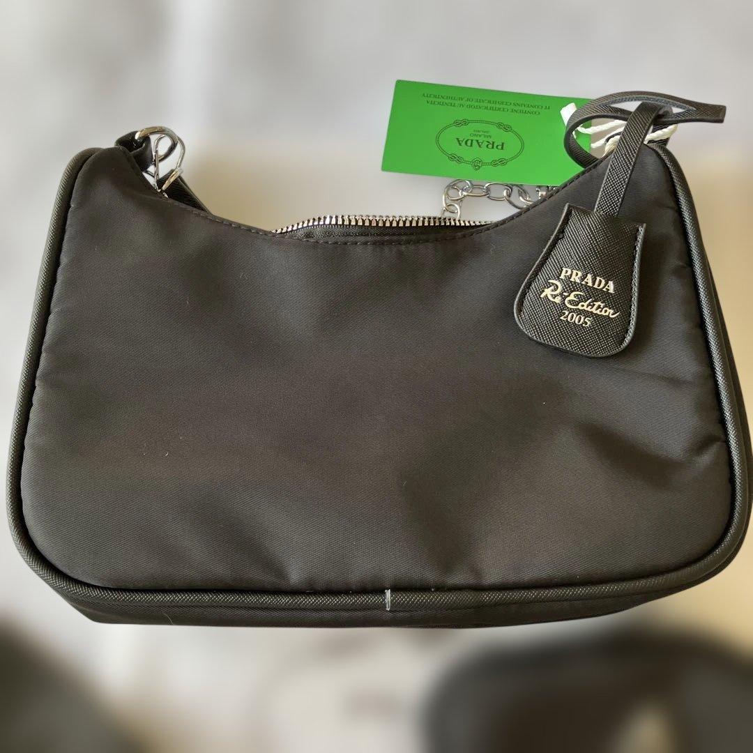 美樹　【翌日発送】PRADA ブラックショルダーバッグ 新品