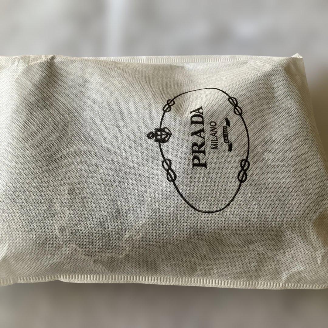 美樹　【翌日発送】PRADA ブラックショルダーバッグ 新品