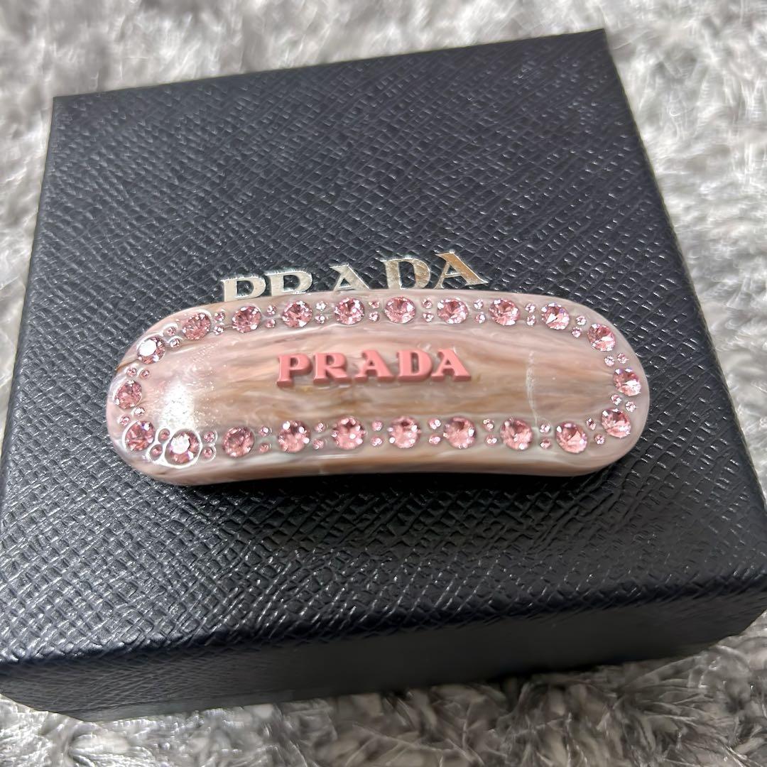 PRADA ピンク ヘアピン ストーン付き