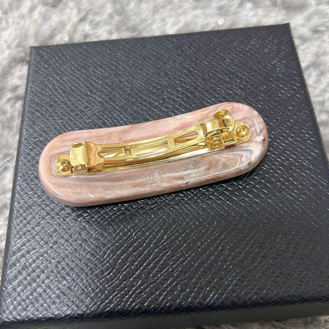 PRADA ピンク ヘアピン ストーン付き