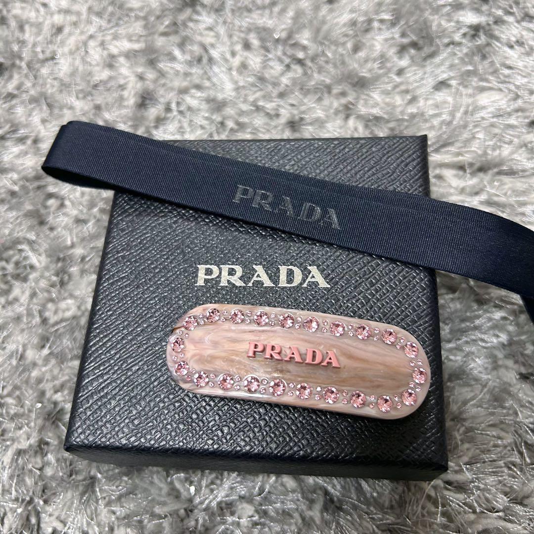 PRADA ピンク ヘアピン ストーン付き