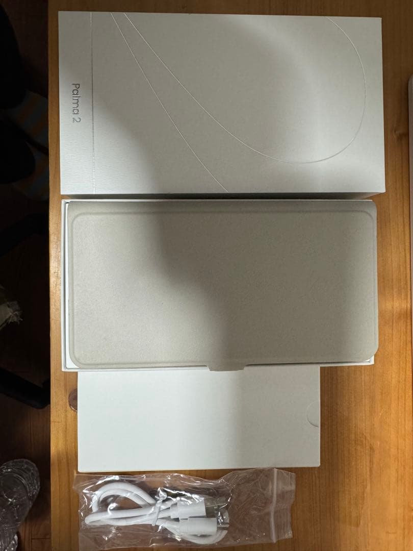 BOOX Palma 2 + 純正フリップケース（ホワイト）