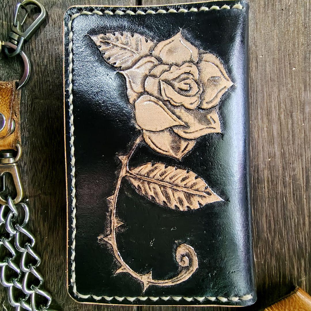 ミドルサイズ トラッカーウォレット 黒×グレー バラのカービング 手染め(78)