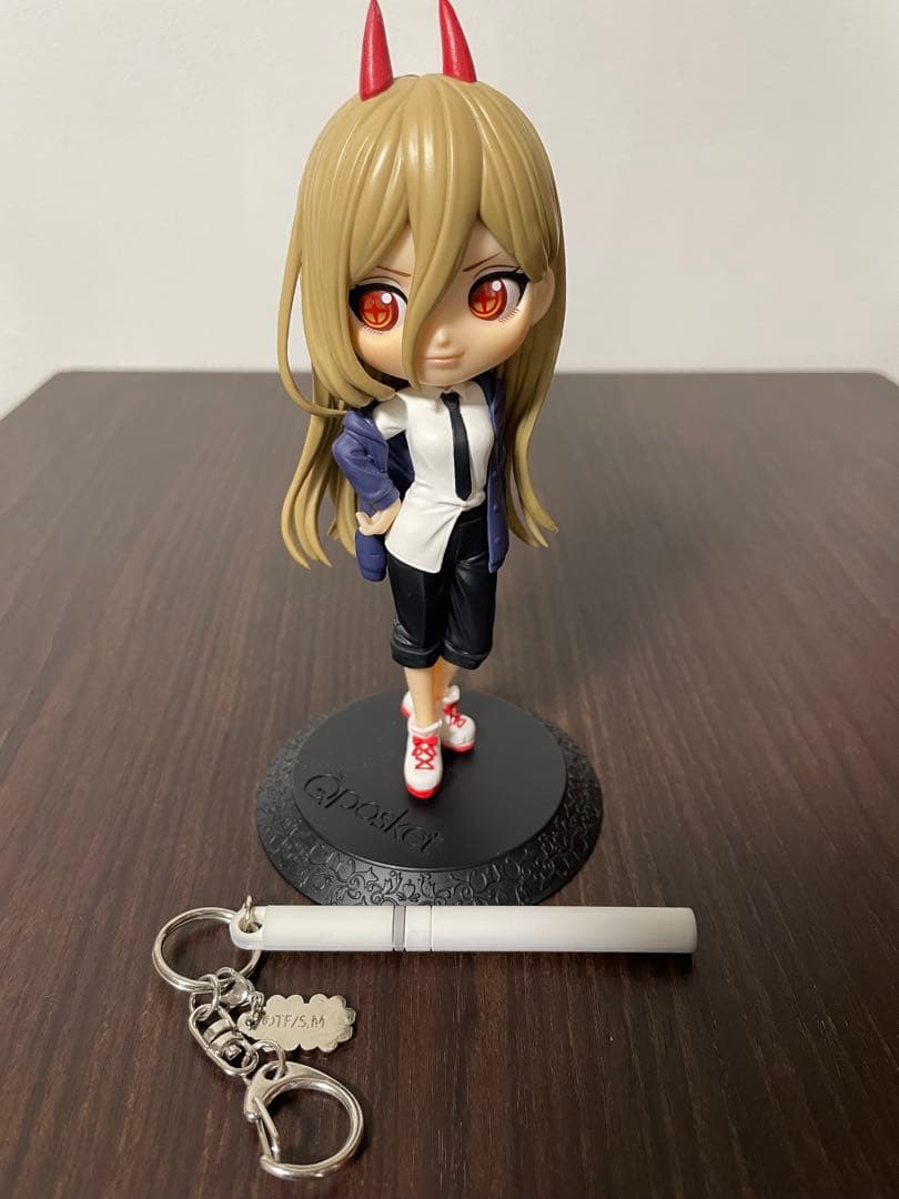 チェンソーマン タバコ型 キーホルダー　キャラクターフィギュア付き