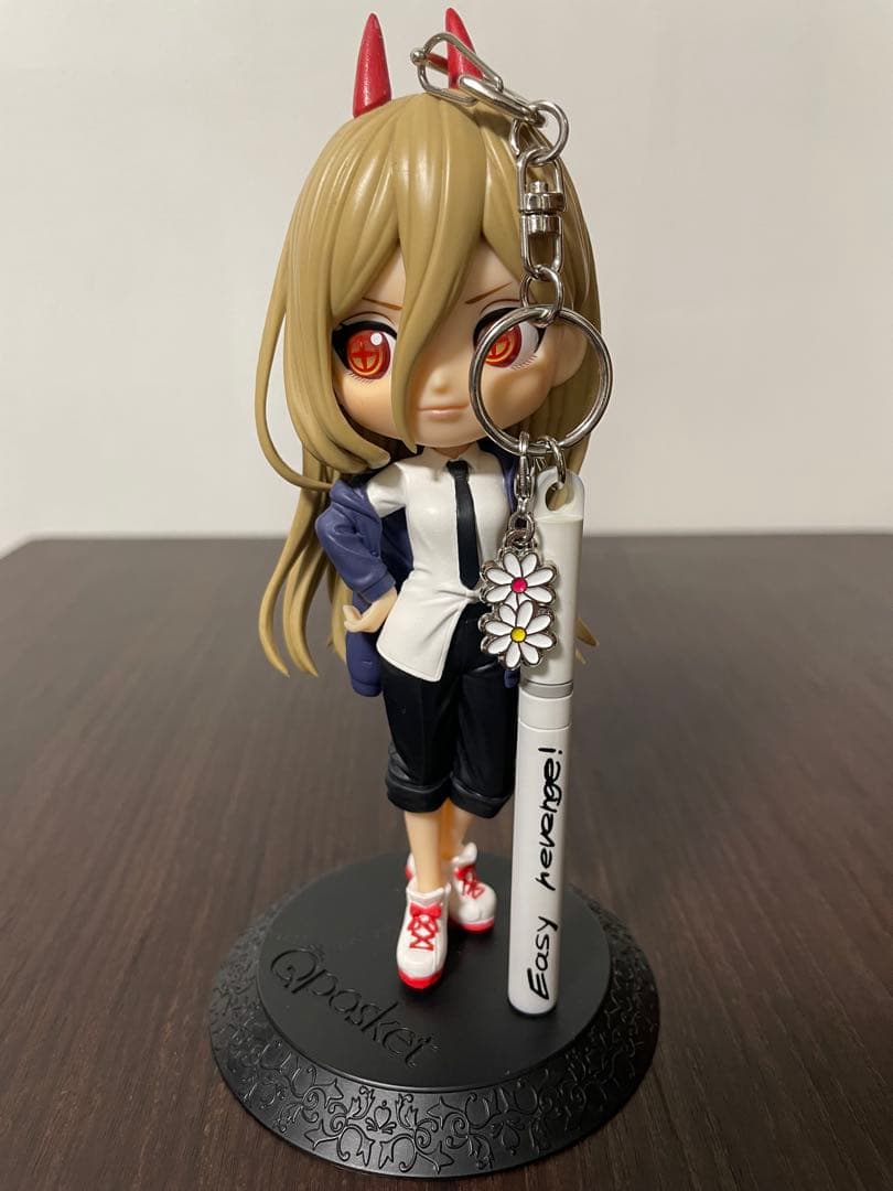 チェンソーマン タバコ型 キーホルダー　キャラクターフィギュア付き