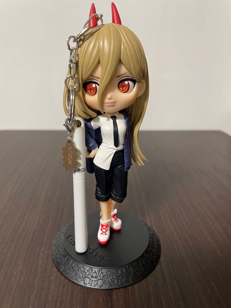 チェンソーマン タバコ型 キーホルダー　キャラクターフィギュア付き