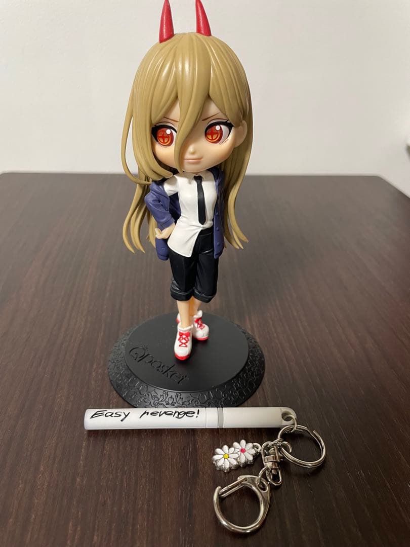 チェンソーマン タバコ型 キーホルダー　キャラクターフィギュア付き