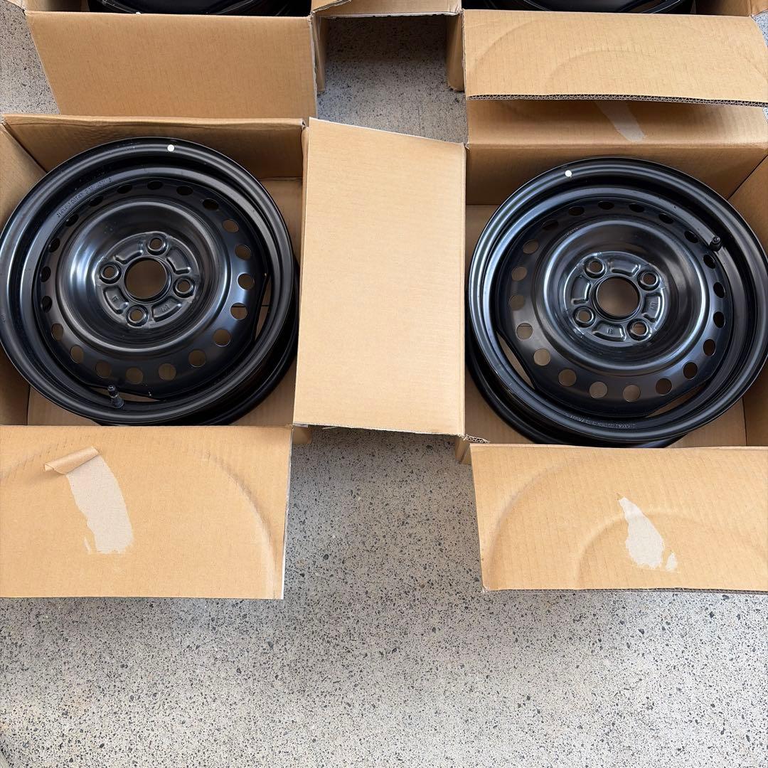 新品未使用　※購入者値引き可　　　　　　　　　　ダイハツ純正14インチホイール