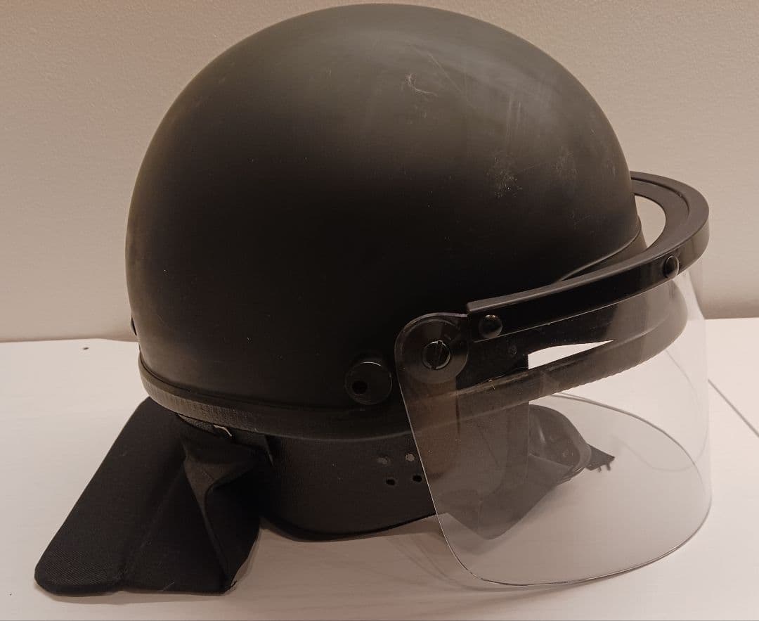 暴徒鎮圧部隊 POICEタイプ バイザー付 ヘルメット レプリカ マットブラック