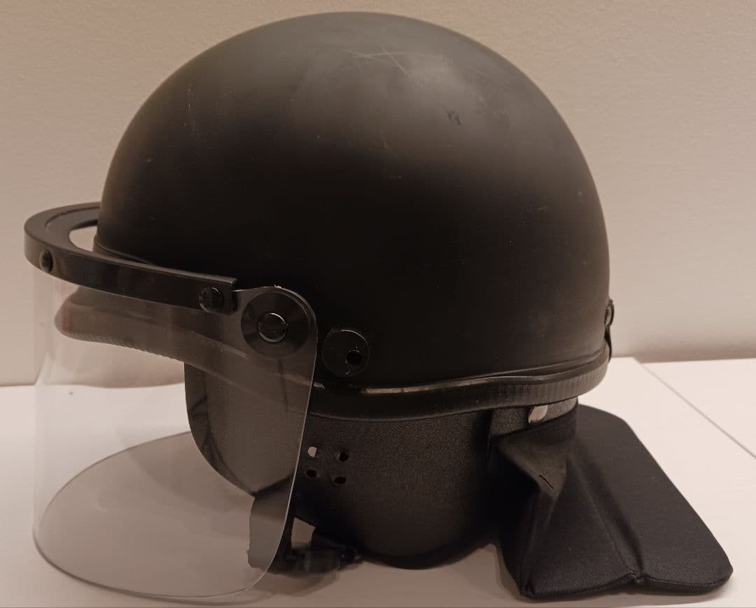 暴徒鎮圧部隊 POICEタイプ バイザー付 ヘルメット レプリカ マットブラック