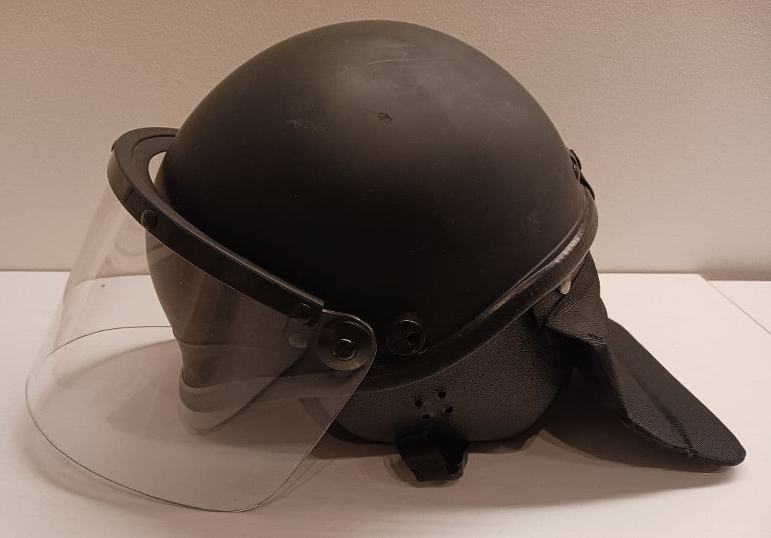 暴徒鎮圧部隊 POICEタイプ バイザー付 ヘルメット レプリカ マットブラック