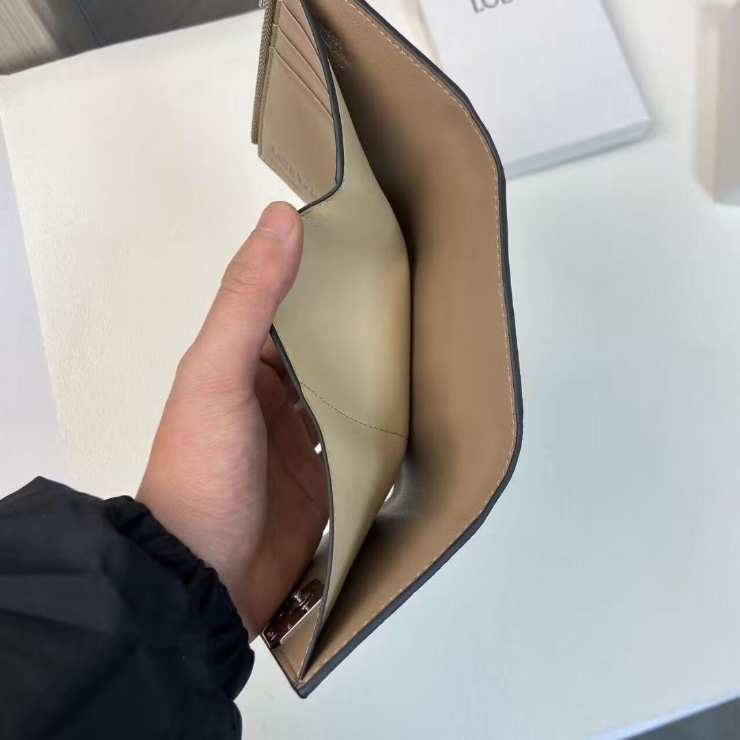 さき LOEWE 三つ折り財布 グレー