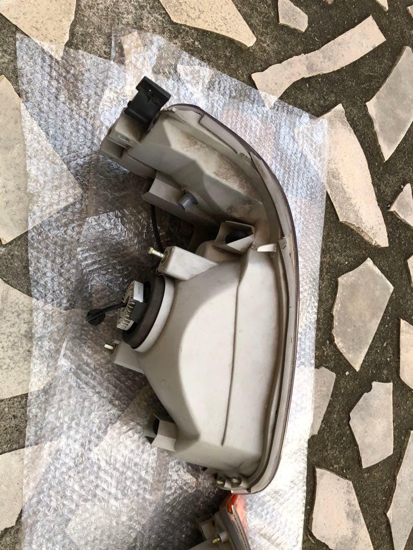 トヨタ ハイエース100系　ヘッドライト　左右セット　ウィンカー付き　LED付き