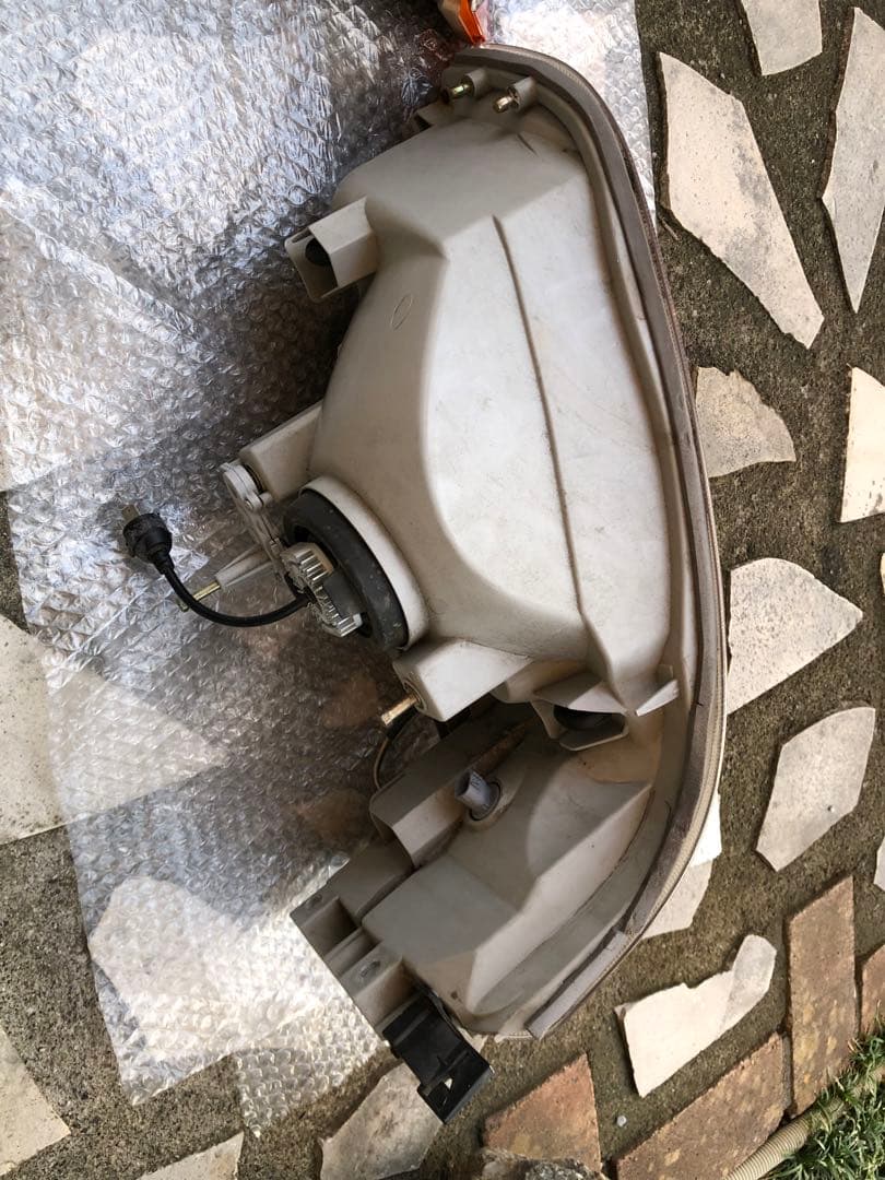 トヨタ ハイエース100系　ヘッドライト　左右セット　ウィンカー付き　LED付き