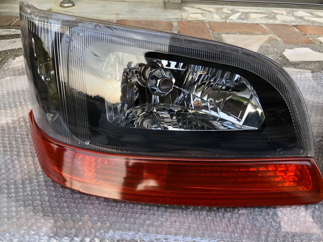 トヨタ ハイエース100系　ヘッドライト　左右セット　ウィンカー付き　LED付き