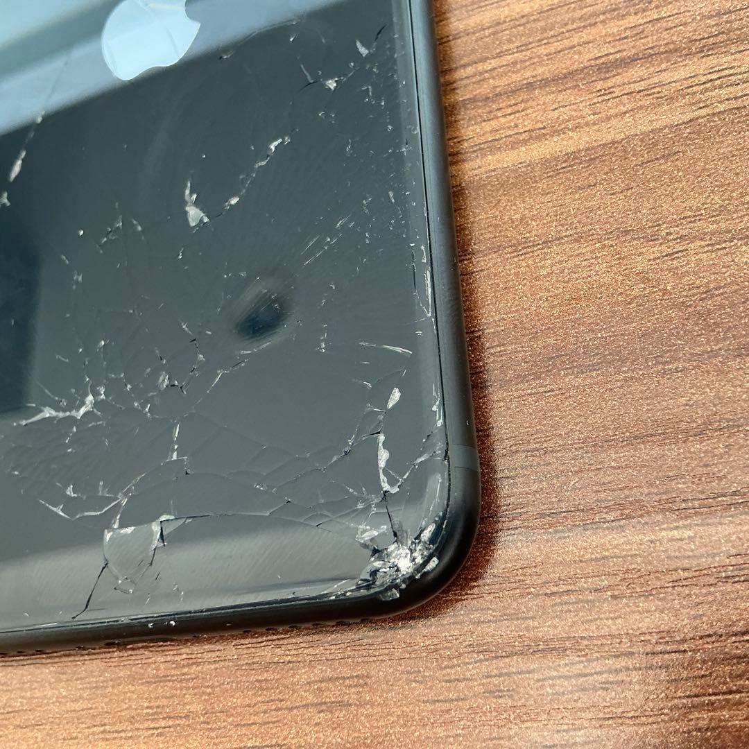 d*2様 Apple iPhoneSE3 128GB 本体のみ　背面ひび割れ　ブ