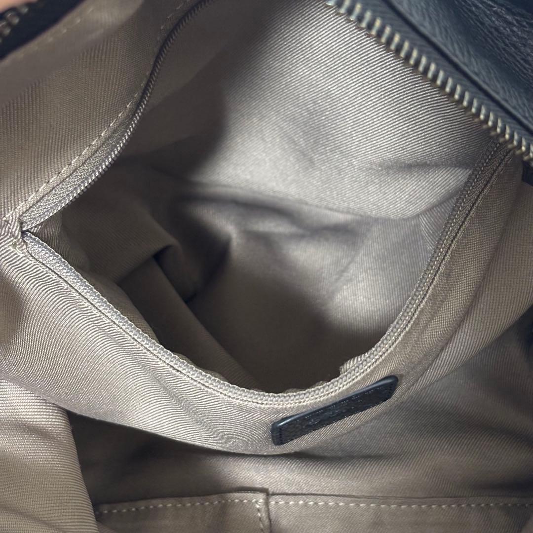 イアパピヨネ　レザーフラップ 2wayトートバッグ Sサイズ　ブラック